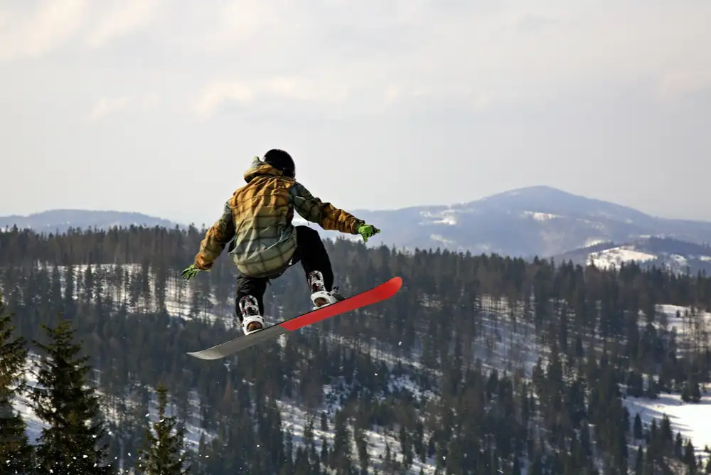 Jazda na snowboardzie. Gdzie wybrać się na stok w Polsce?